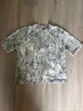 Hollister Neutral Gray Camo Short Sleeve Tee